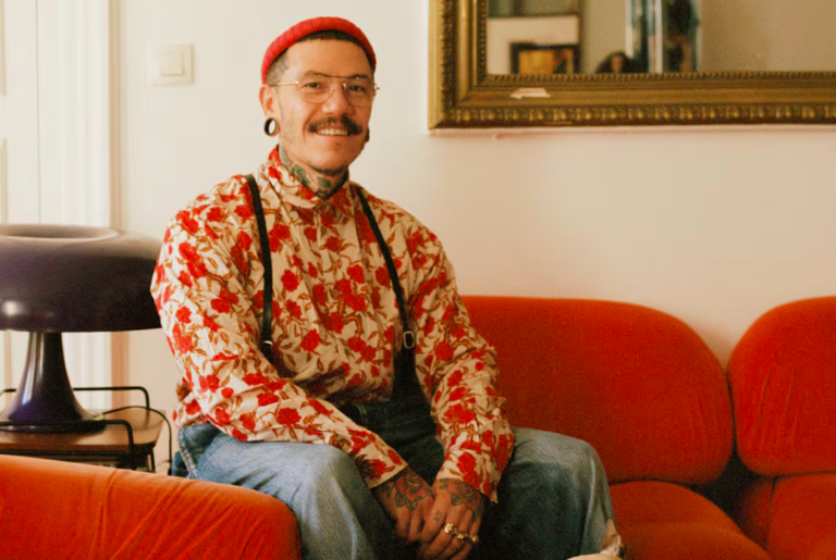 Adrian Appiolaza en Moschino