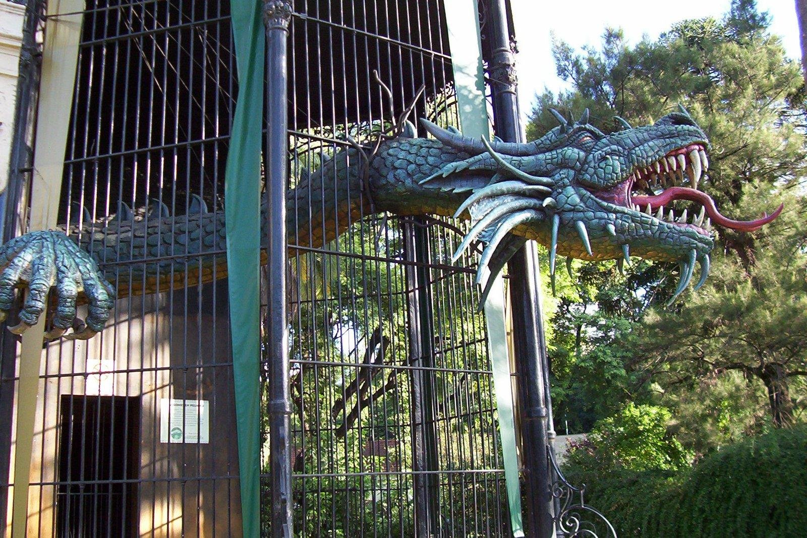 El Encanto Contradictorio de Buenos Aires: Una Ciudad para Fotografiar 1 Dragon en BA, Buenos Aires