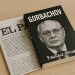 Diario El Pais y libro de Gorbachov