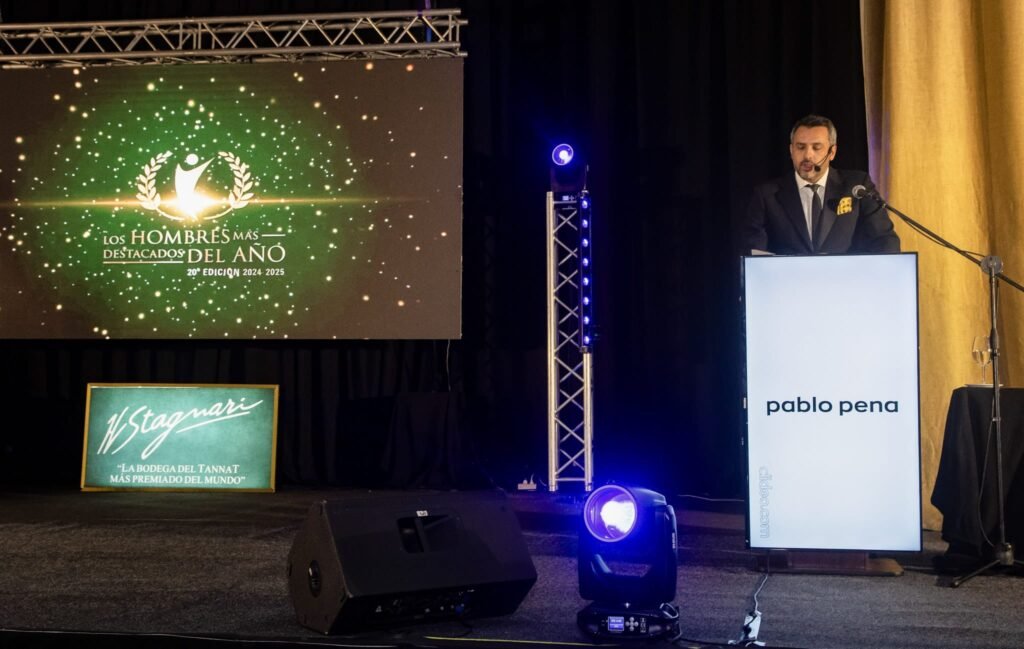 Hombre del Ano by Pablo Pena31