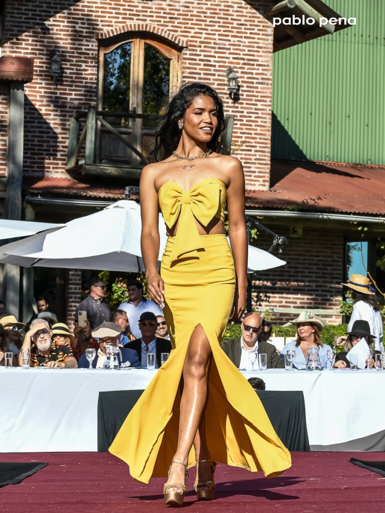 REINA DE LA VENDIMIA H STAGNARI by Pablo Pena 54