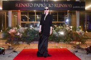 Natalia Oreiro en la alfombra roja del Renato Papiccio Runway en el Sofitel Montevideo