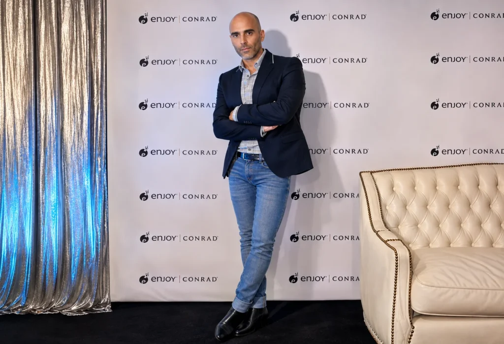 Nicolás Osano, diseñador uruguayo, en Pasarela Punta del Este 2014 en el Conrad